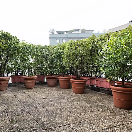 Apartment Terrace Garden View Near Metro Stop